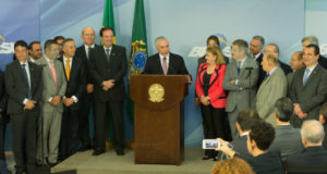 ２７日の釈明会見でのテメル大統領（Lula Marques/AGPT）