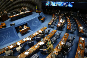 ４月１８日新移民法承認時の上院の様子（Fabio Rodrigues Pozzebom/Agência Brasil）