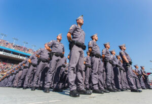 ５月に行われたサンパウロ州軍警隊員養成学校卒業式の様子（Alexandre Carvalho/A2img Doação）