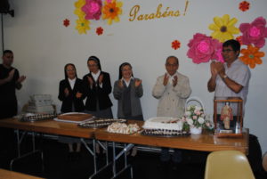 ５０周年を祝うカリタス、ＰＡＮＩＢ（中央がカリタス修道女会のナカシマブラジル管区長、右端がＰＡＮＩＢのサカモト会長）
