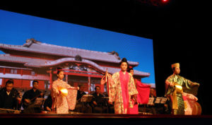 公演の始まりは「かぎやで風」