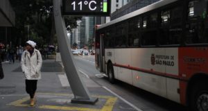 サンパウロ市パウリスタ大通りでも１１度まで気温が下がった（Rovena Rosa/Agência Brasil）