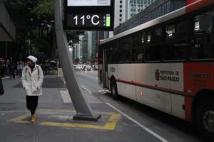 サンパウロ市パウリスタ大通りでも１１度まで気温が下がった（Rovena Rosa/Agência Brasil）