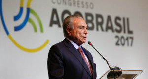 第２８回ブラジル鉄鋼業界会議でのテメル大統領（Alan Santos/PR）