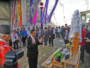 玉串奉奠する池崎会長