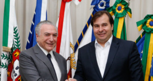 マイア下院議長とテメル大統領（左）（Marcos Corrêa/PR）