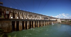 ブラジル最大の水力発電所イタイプダム（Itaipu Binacional）