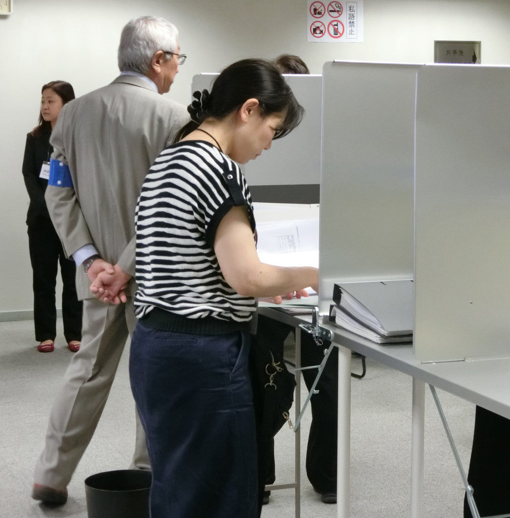 在外公館で投票開始された衆議院選挙