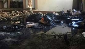 教材や天井なども焼けた教室の一部（Polícia Militar/Divulgação）