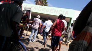 負傷者達が最初に運び込まれた地元の病院、人口７万余りの町が慌しい動きに包まれた（Policia Militar）