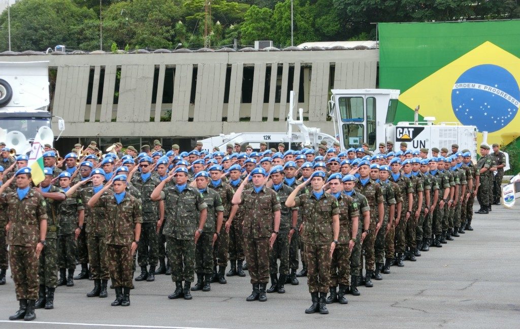 国連軍のキャップを被り、軍事行進が行われた