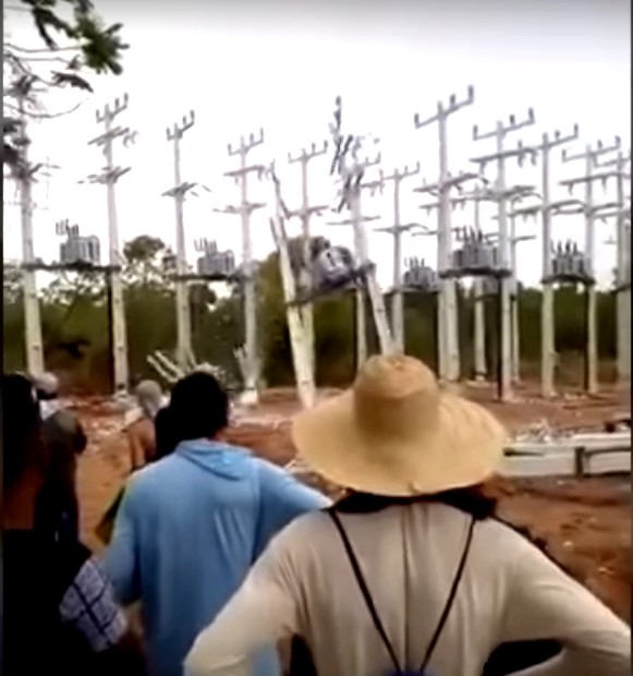 Youtubeで公開されている農場の変電設備を破壊する様子の動画（Reprodução）