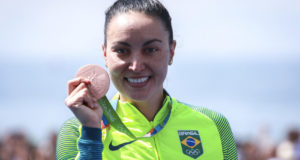 リオ五輪オープンウォータースイミング女子１０キロ部門で銅メダルに輝いた、日系ブラジル人のポリアーナ・オキモト（Ministério do Esporte）