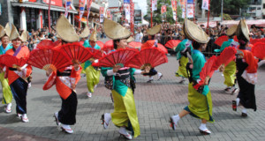 注目を集めた阿波踊り