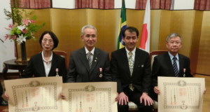 （左から）城田氏、菊地氏、野口総領事、ヒサノ氏