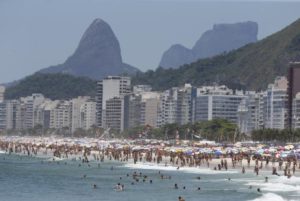 治安悪化の知らせも何のその。今年大晦日のリオの観光業は五輪直後の昨年を上回る勢いだ。（Tomaz Silva/Agência Brasil）