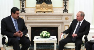 ロシアのプーチン大統領（右）と会談するベネズエラのマドゥーロ大統領（左）（Kremlin）