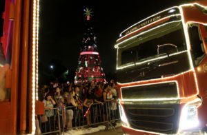 サンパウロ市内を走るクリスマスの電飾バス（Heloisa Ballarini/Secom PMSP）