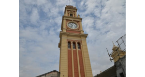 改修工事が終わったルス駅の外装と２年ぶりに動き始めた時計（Rovena Rosa/Agência Brasil）