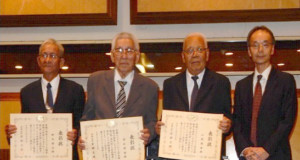 左から鈴木さん、諸石さん、山瀬さんと濱田事務所長