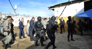 アパレシーダ・デ・ゴイアニア市の複合刑務所では３日に行われた現場検証の様子。（Aline Caetano-TJGO）