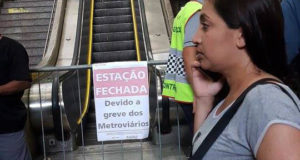 １８日の朝は多くのサンパウロ市民の通勤、通学の足がストップしてしまった（Sindicato dos Metroviarios）