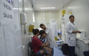 一時はワクチンを求めて徹夜の行列もできるほどだったが、住民の接種率はそれほど高まっていない。（参考画像・Rovena Rosa/Agência Brasil）