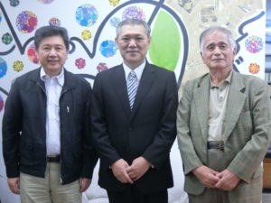 （左から）高野顧問、安田部長、野澤さん