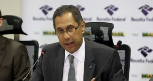 ブラジル国税庁税務・税関研究センター長のクラウデミール・マラキアス氏（Wilson Dias/Agência Brasil）