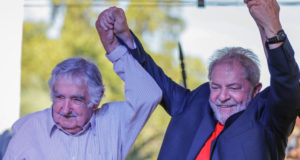 ムヒカ元ウルグアイ大統領（左）とルーラ元ブラジル大統領（Ricardo Stuckert）