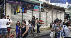 リオ市セントロの小規模商店集積地帯も、ミリシアの手が及んでいるとして閉鎖された（参考画像・Tomaz Silva/Agencia Brasil）
