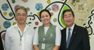 （左から）久保さん、中里さん、洲崎副会長