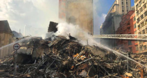 ２４階建てビルの崩壊から２日目、行方不明者の捜索救出作戦は続いた（Corpo de Bombeiros de São Paulo）