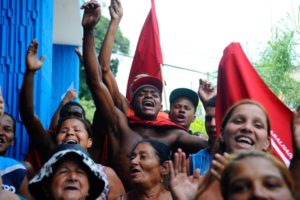 土地ナシ労働者運動（ＭＴＳＴ）のデモ行進の様子（Foto: Tania Rego/Agencia Brasil）