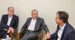 １７年２月、ルーラ氏と会談した際のシロ氏(Ricardo Stuckert/Instituto Lula)