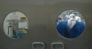 心臓移植を行っている手術室（Incor/Divulgação）