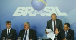 ２４日夜には、主要閣僚が「トラック運転手代表者との合意が成立した」と発表していたが…（Valter Campanato/Agencia Brasil）