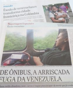 祖国を出るベネズエラ人を報道するエスタード紙６月３日付とフォーリャ紙６月１０日付