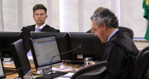 第４地域裁第８小法廷でのルーラ氏第２審（横顔がジェブラン判事、Sylvio Sirangelo/TRF4、24/01/18）