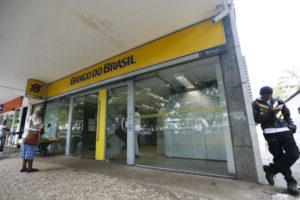 ブラジル銀行でも、支店を顧客対応所に切り替え、現金の取り扱いをやめるところが出てきている。（参考画像・Marcelo Camargo/Agencia Brasil）