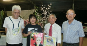 （左から）山南さん、坂本代表、プロミッソン公演を手伝う安永和教さん、孝道さん