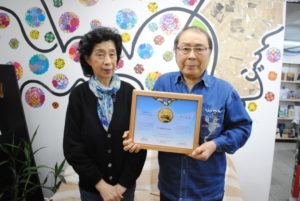 田中さん（右）と妻・宏子さん