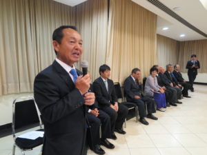 挨拶する渡具知市長