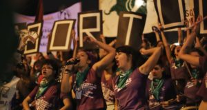 サンパウロ市ルーズベルト広場で行われた妊娠中絶合法化を求めるマニフェスタソン（Roberto Parizotti）