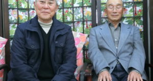 （左から）長田会長、村田相談役