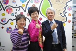 左から上辻副会長、中平さん、中島事務局長