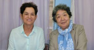 （左から）角南会長、岡婦人会長