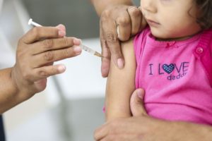 予防接種を受ける子供（Marcelo Camargo/Agência Brasil）