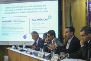 ポリオと麻疹の予防接種キャンペーンについて記者会見する保健省関係者（José Cruz/Agência Brasil）