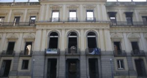国立博物館の建物の正面は残ったが、内部は屋根、床板など全て焼け落ちている。（Tomaz Silva / Agencia Brasil）